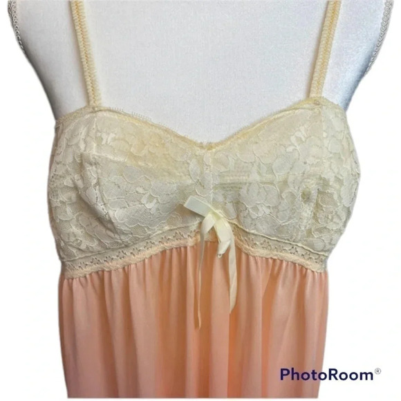 VINTAGE long nightgown with lace bustier. - Picture 2 of 11